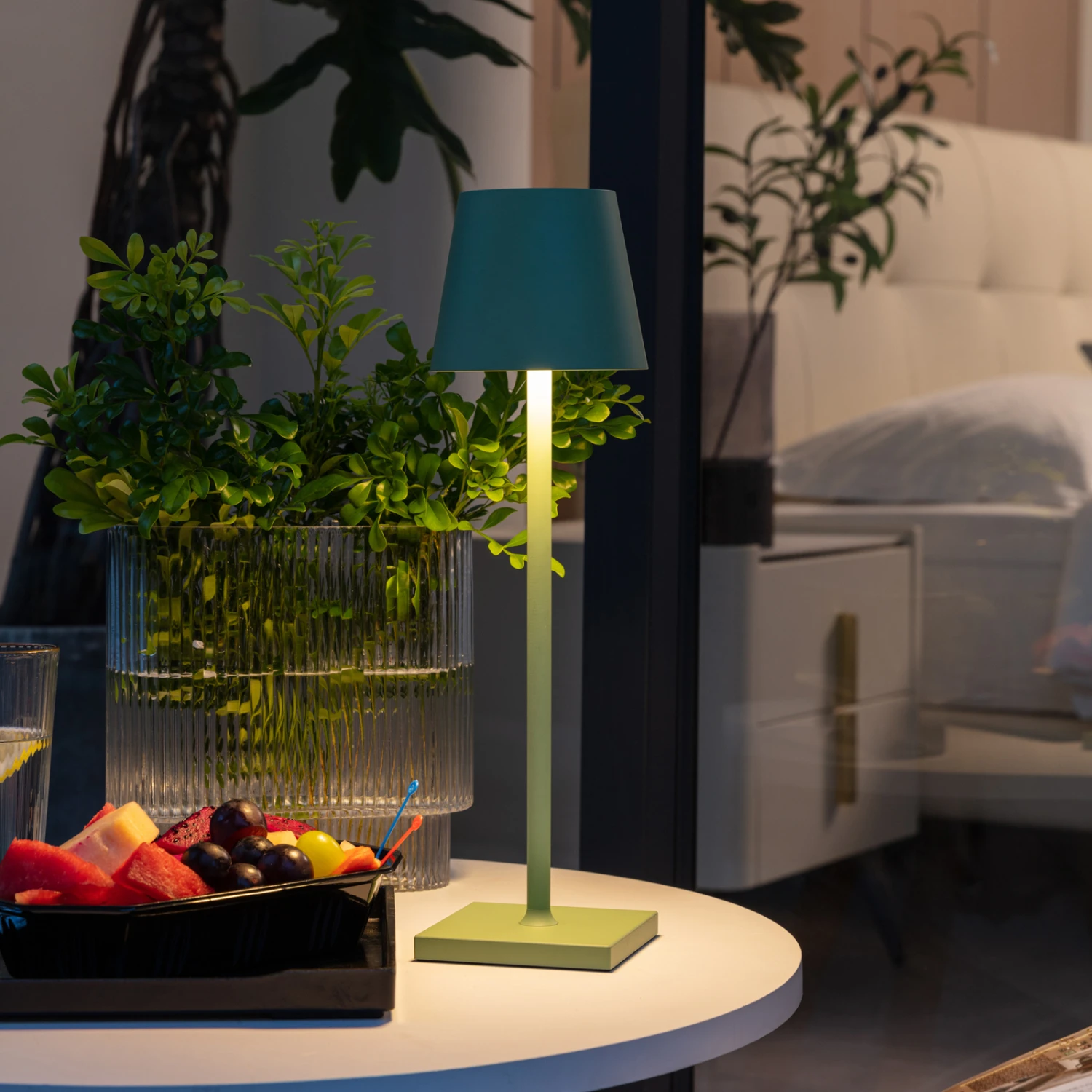 Lindby Janea LED-Akku-Tischleuchte, Salbeigrün 4 Lindby Janea LED-Akku-Tischleuchte, Salbeigrün – Bild 2