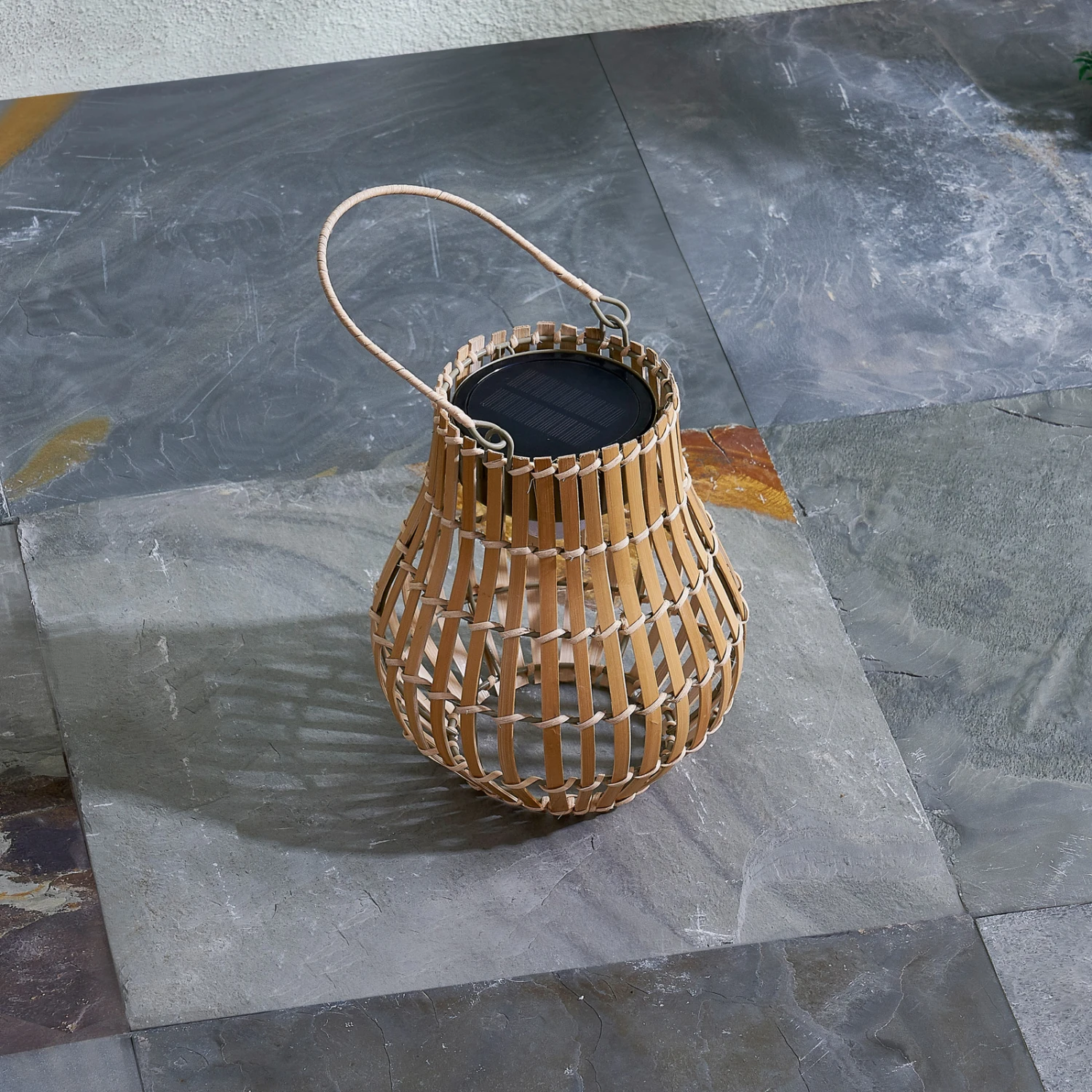 Lindby Amaria LED-Solar-Leuchte Rattan Hell 4 Lindby Amaria LED-Solar-Leuchte Rattan Hell – Bild 2