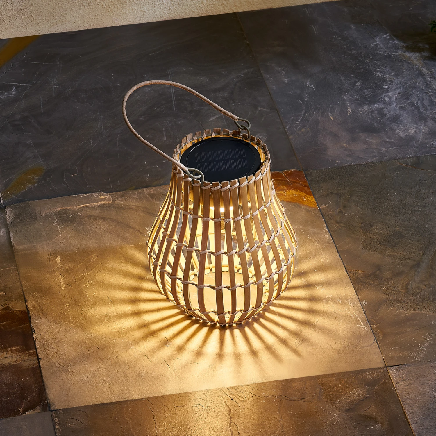 Lindby Amaria LED-Solar-Leuchte Rattan Hell 3 Lindby Amaria LED-Solar-Leuchte Rattan Hell