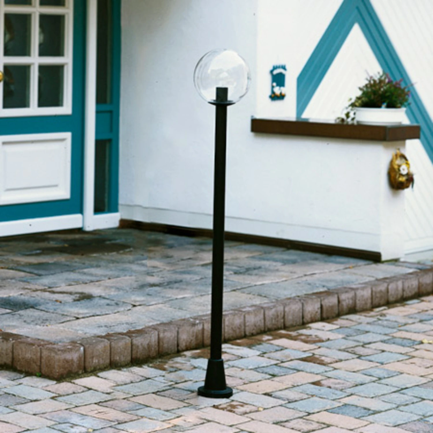 Wegeleuchte Mit Klarer Kristallkugel, Schwarz 5 Wegeleuchte Mit Klarer Kristallkugel, Schwarz – Bild 3