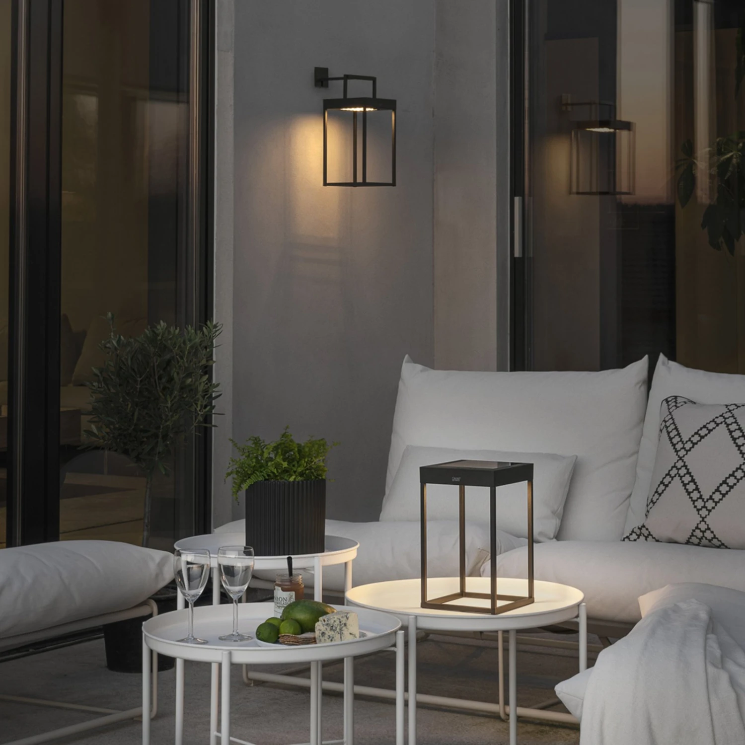 Konstsmide LED-Solarlaterne Portofino, Wand / Tisch, Schwarz 6 Konstsmide LED-Solarlaterne Portofino, Wand / Tisch, Schwarz – Bild 4