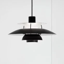Louis Poulsen PH 5 Hängeleuchte Monochrom Schwarz
