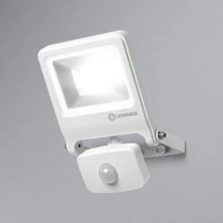 LEDVANCE Endura Flood Sensor Außenspot 3.000K 20 W -Heimbeleuchtung 6106666 3