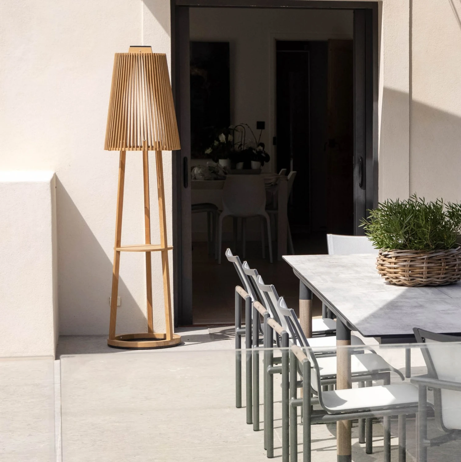 Solar-Stehleuchte Tecka Mit Sensor, Teak 4 Solar-Stehleuchte Tecka Mit Sensor, Teak – Bild 2