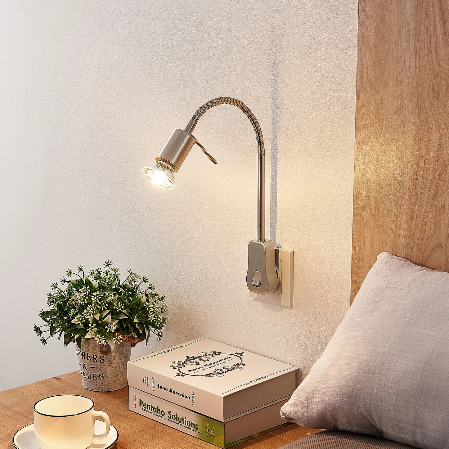 Lindby Ahoja Steckdosenleuchte, Flexarm, Schalter 4 Lindby Ahoja Steckdosenleuchte, Flexarm, Schalter – Bild 2