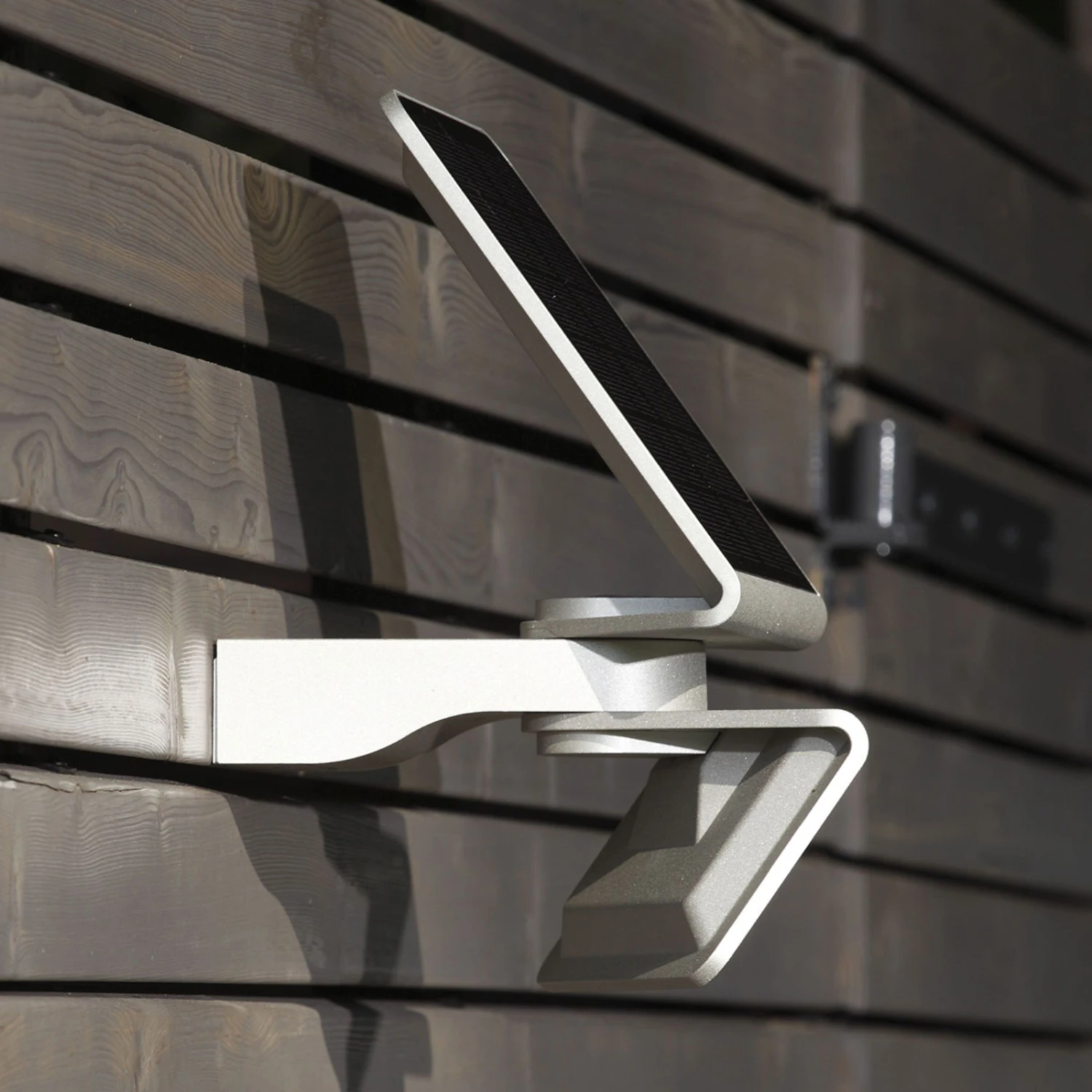 STEINEL XSolar L-S Solar-LED-Außenwandlampe Silber 4 STEINEL XSolar L-S Solar-LED-Außenwandlampe Silber – Bild 2