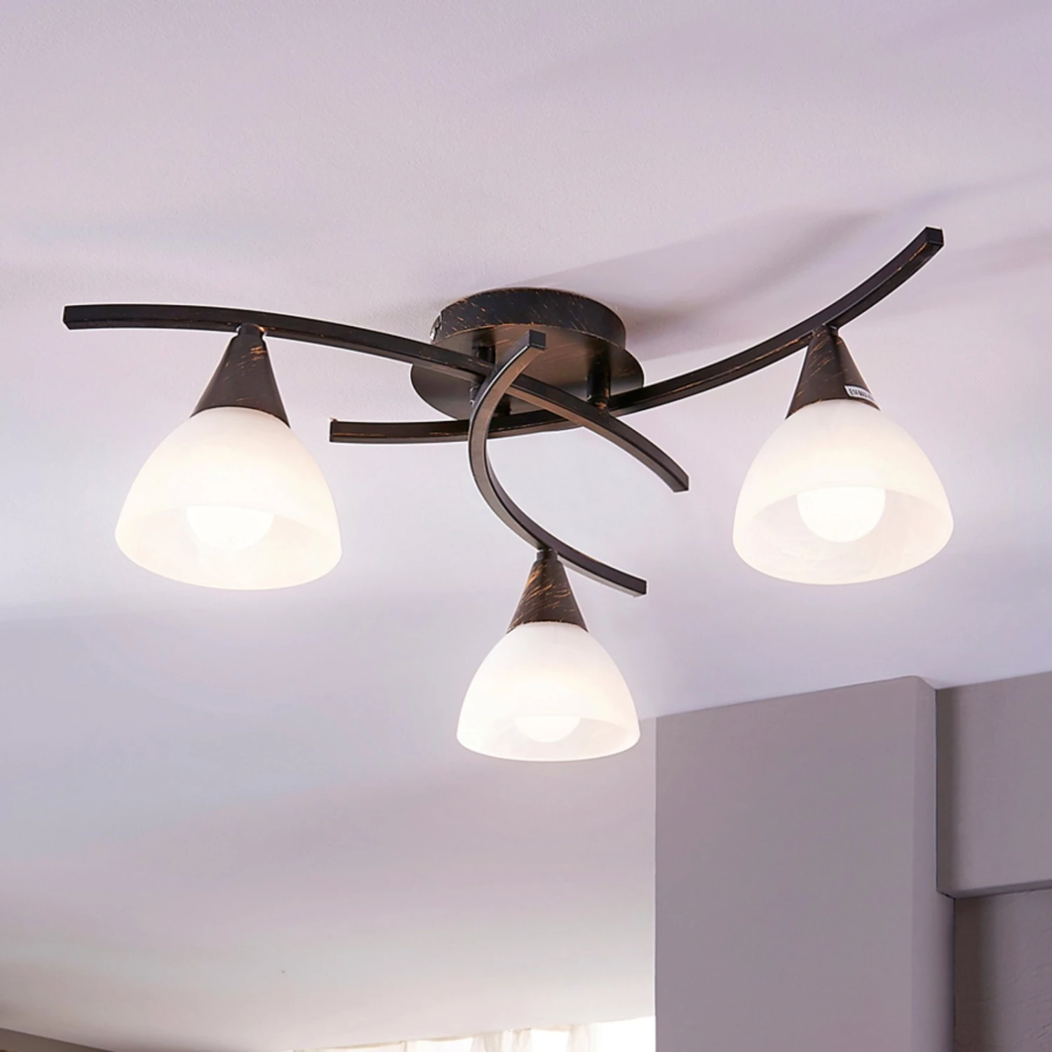 Dreiflammige Deckenlampe Della, Schwarz-gold 3 Dreiflammige Deckenlampe Della, Schwarz-gold