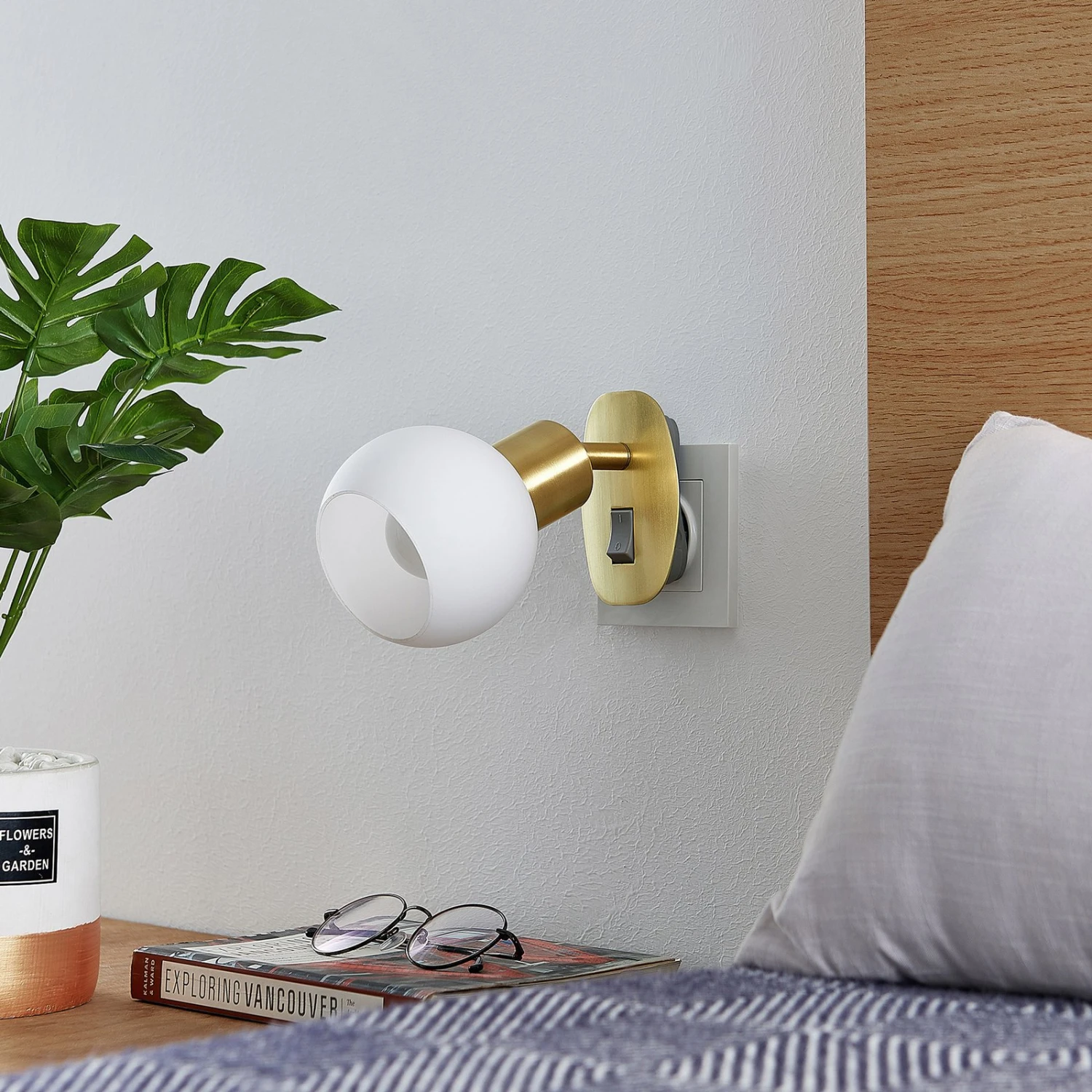 Lindby Lioma Steckdosenleuchte, Neigbar, Messing 3 Lindby Lioma Steckdosenleuchte, Neigbar, Messing