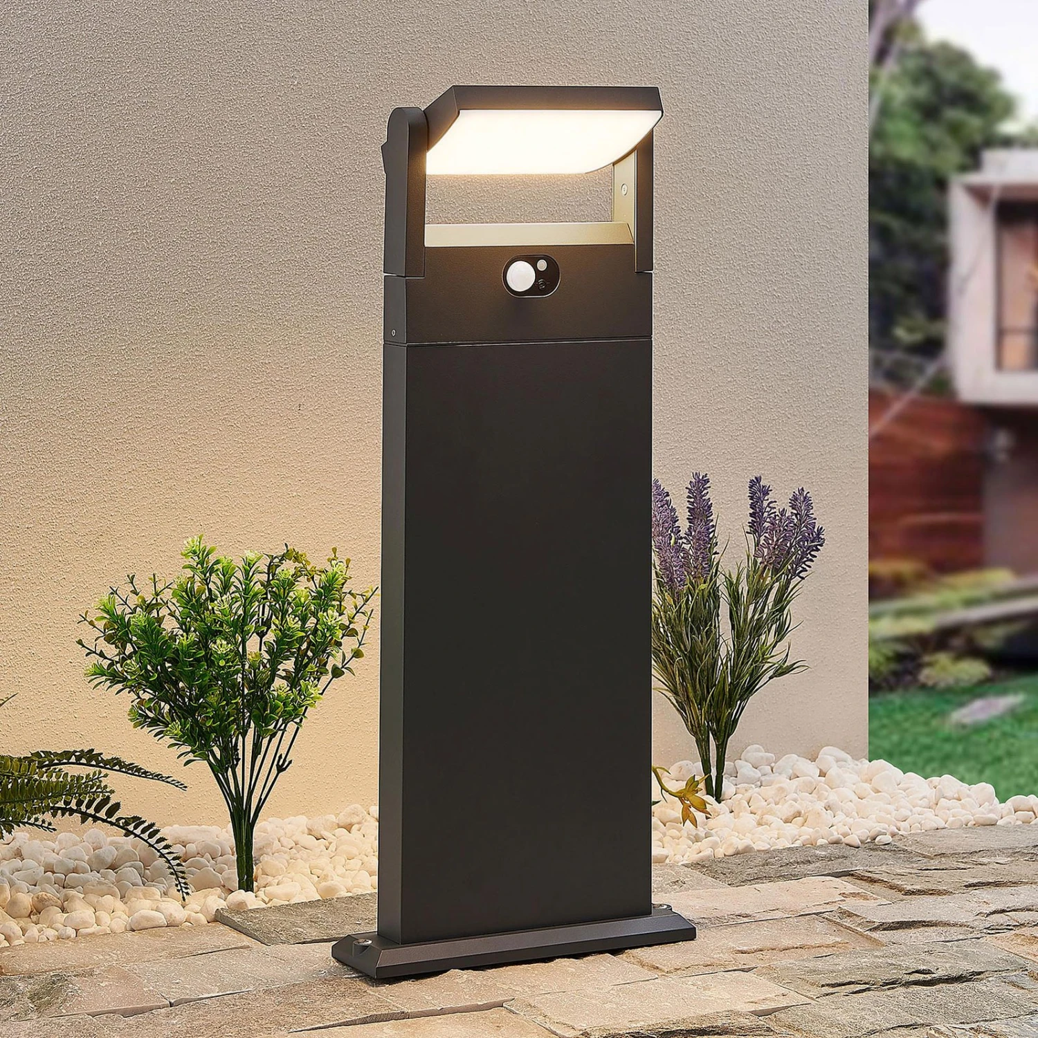 Lindby Novalie LED-Solar-Wegeleuchte 3 Lindby Novalie LED-Solar-Wegeleuchte