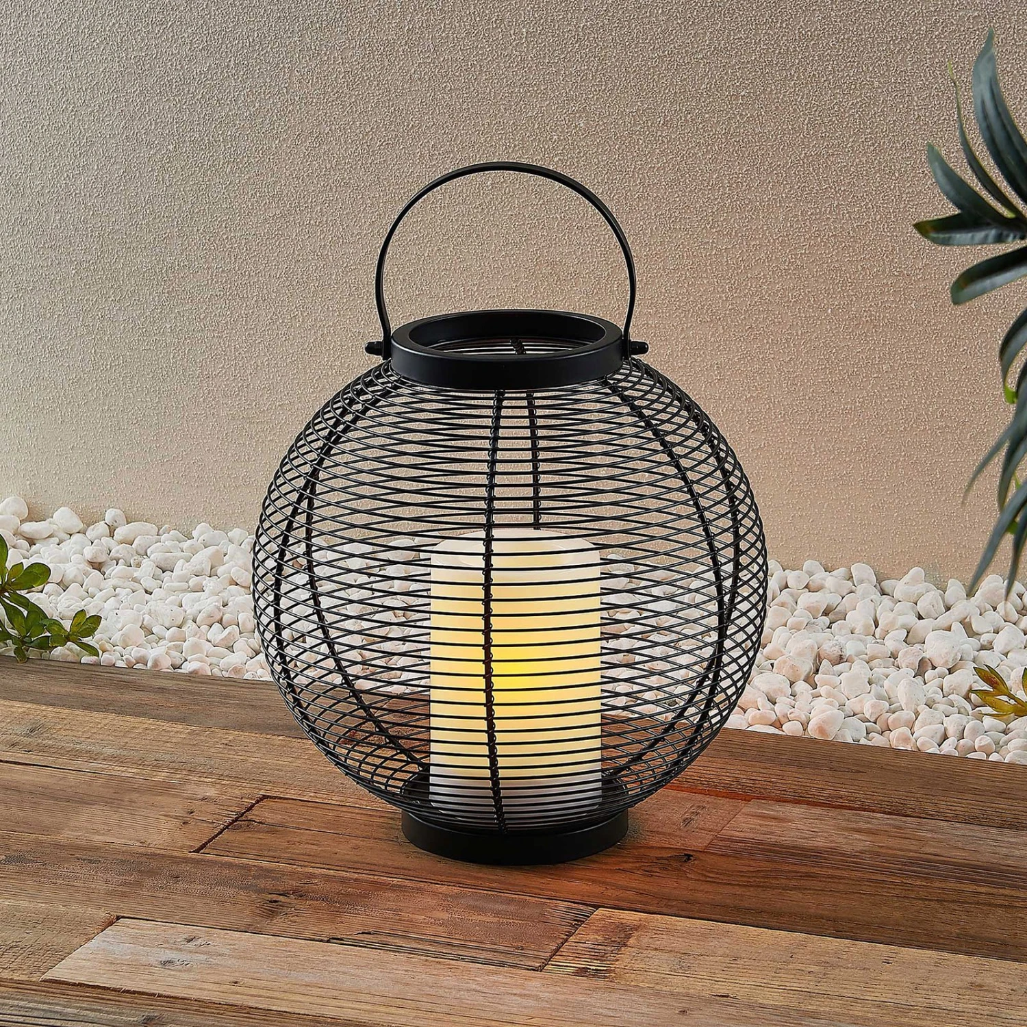 Lindby Mairuna LED-Solar-Laterne, Schwarz, 30,8 Cm 3 Lindby Mairuna LED-Solar-Laterne, Schwarz, 30,8 Cm