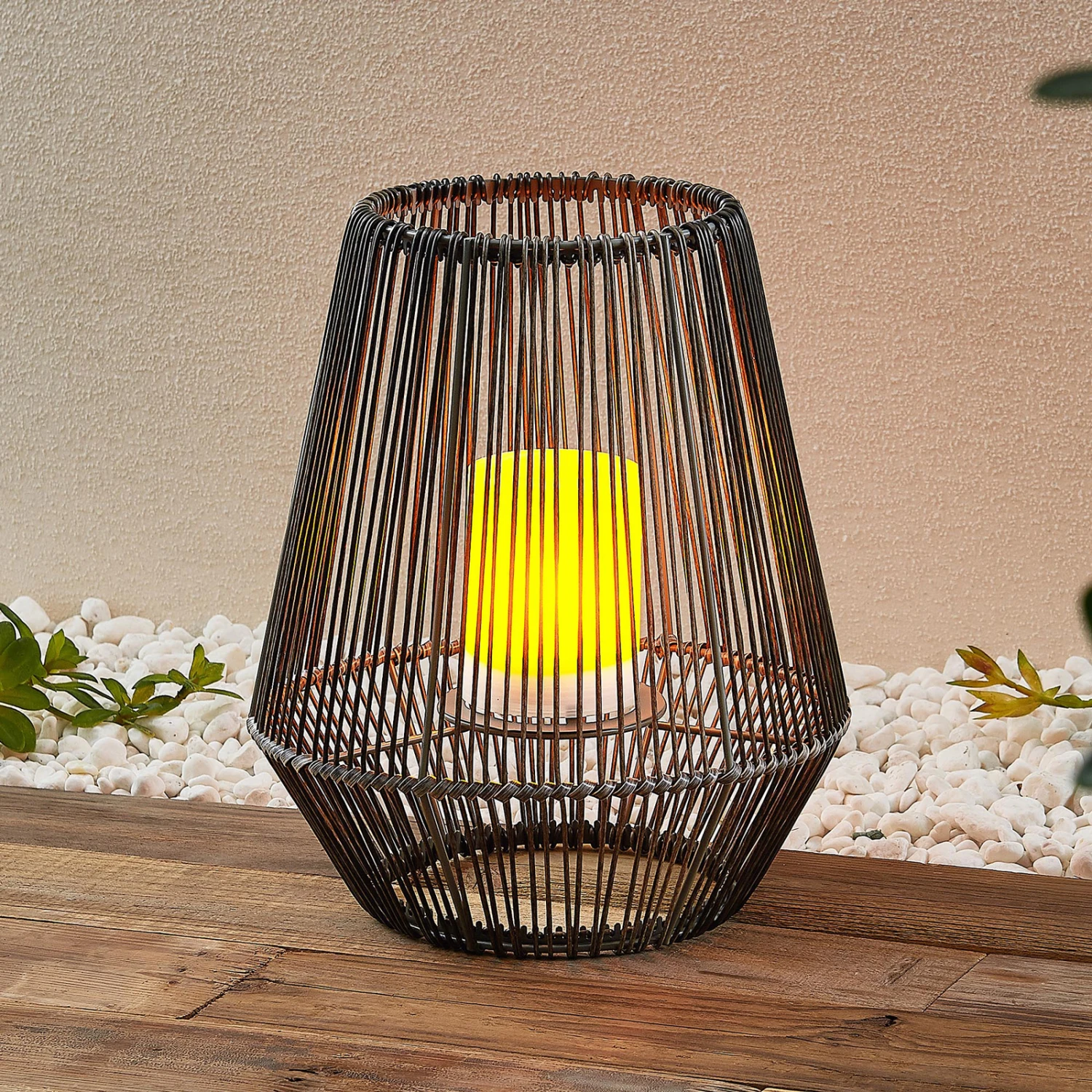 Lindby Kaati LED-Solar-Laterne, Rattanoptik, 26 Cm 3 Lindby Kaati LED-Solar-Laterne, Rattanoptik, 26 Cm